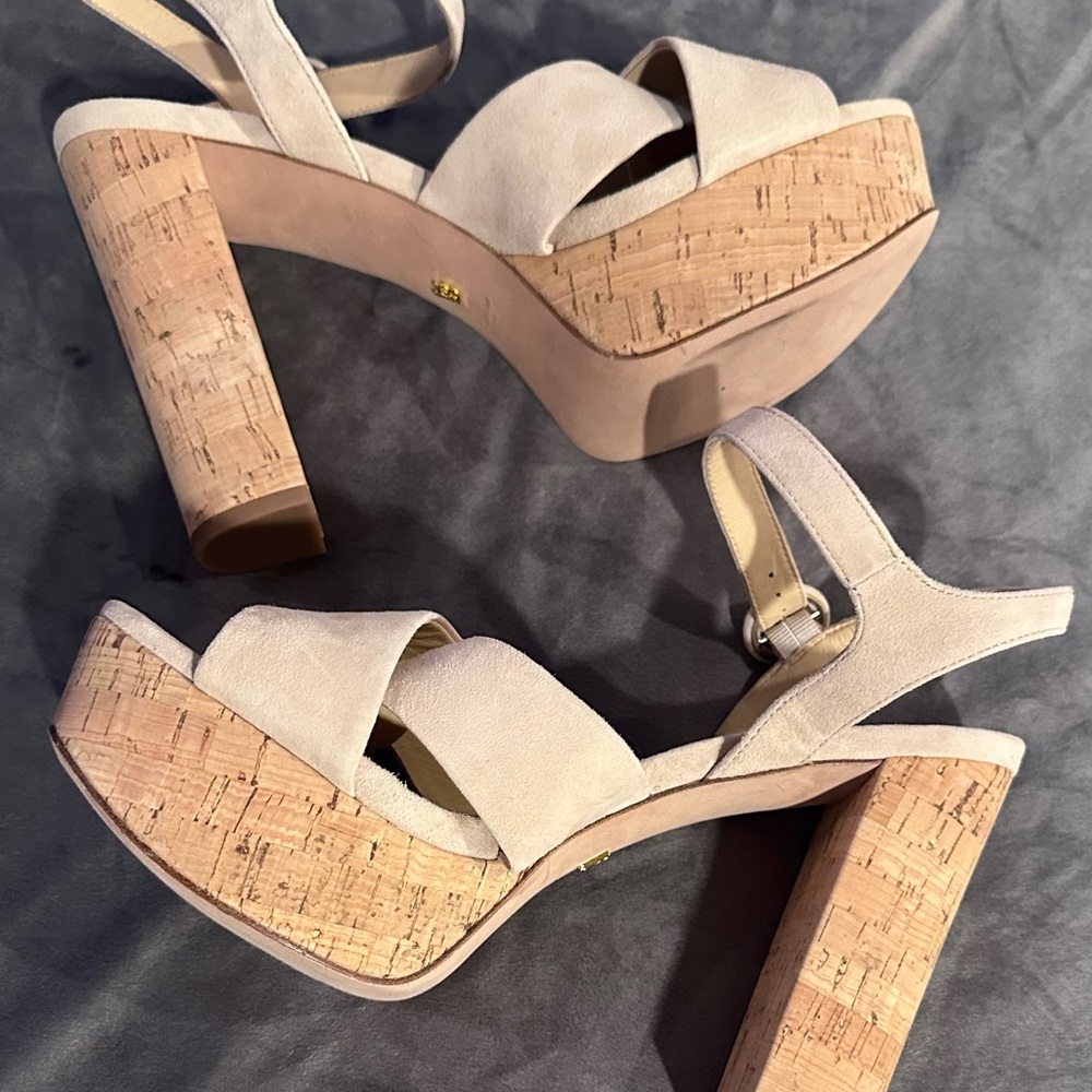 Authentic Veronica Beard Beige Platform Chunky Heels
